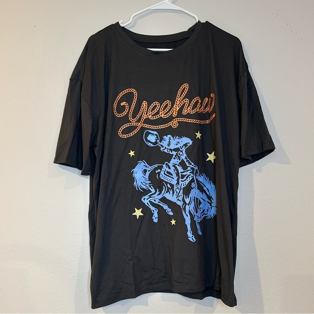 NWT gray “Yeehaw” cowgirl with horse and cowgirl in‎ blue T-shirt, size L.